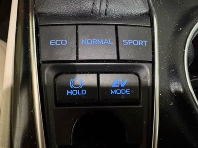 2020 Toyota Camry Hybrid XLE