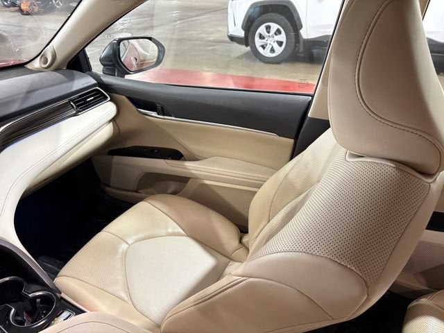 2020 Toyota Camry Hybrid XLE