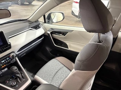 2025 Toyota RAV4 Hybrid XLE