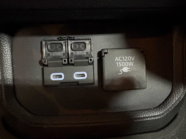 2023 Toyota Highlander Hybrid Bronze Edition