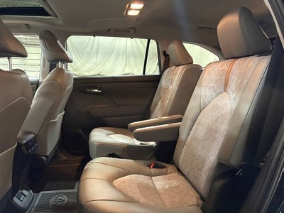 2023 Toyota Highlander Hybrid Bronze Edition
