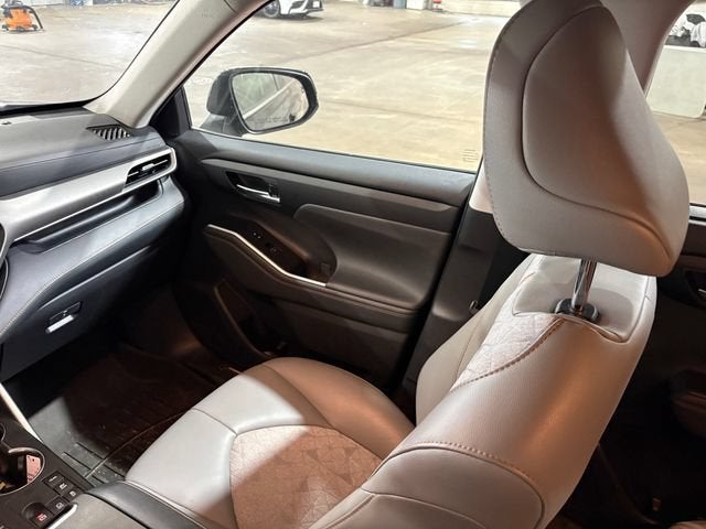 2023 Toyota Highlander Hybrid Bronze Edition