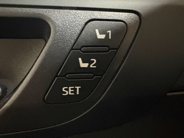 2023 Toyota Highlander Hybrid Bronze Edition