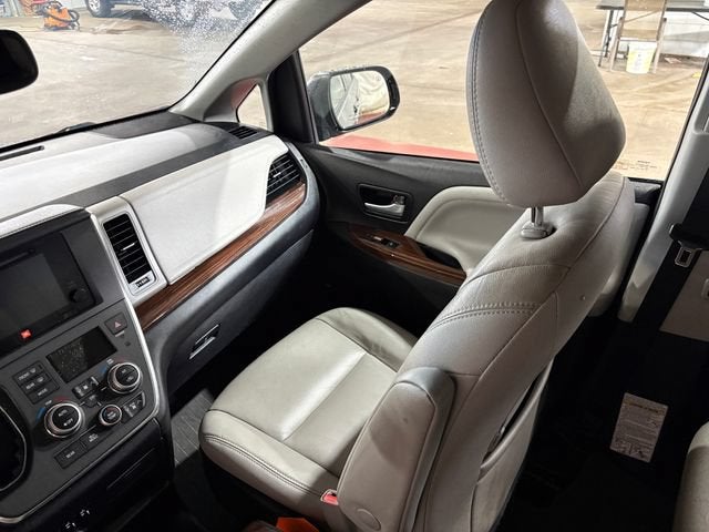 2017 Toyota Sienna Limited 7 Passenger