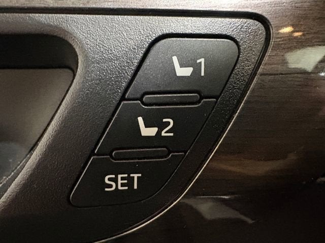 2024 Toyota Highlander Hybrid Platinum