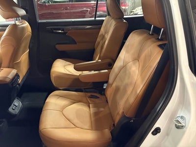 2024 Toyota Highlander Hybrid Platinum