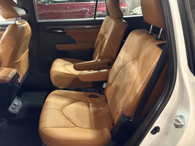 2024 Toyota Highlander Hybrid Platinum