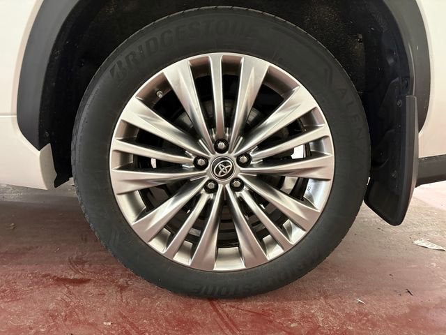 2024 Toyota Highlander Hybrid Platinum