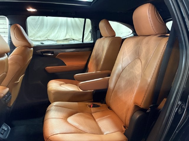 2025 Toyota Highlander Hybrid Platinum