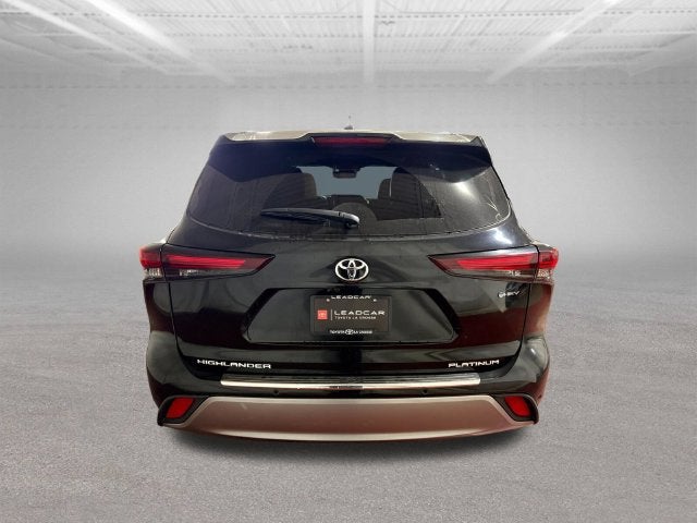 2025 Toyota Highlander Hybrid Platinum
