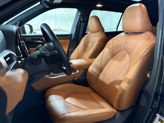 2025 Toyota Highlander Hybrid Platinum