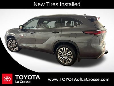 2024 Toyota Highlander Hybrid Platinum