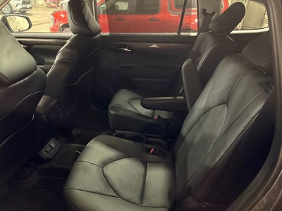 2024 Toyota Highlander Hybrid Platinum
