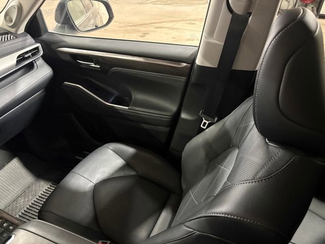 2024 Toyota Highlander Hybrid Platinum