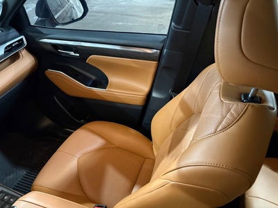 2024 Toyota Highlander Hybrid Platinum