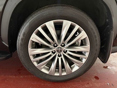 2024 Toyota Highlander Hybrid Platinum