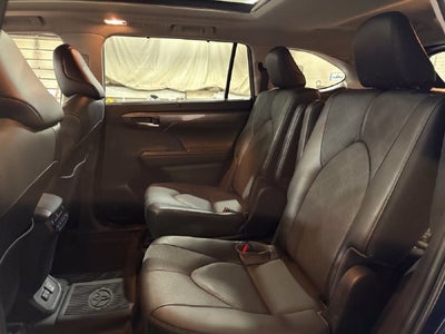 2022 Toyota Highlander Platinum