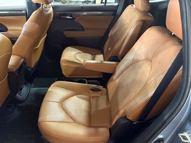 2022 Toyota Highlander Platinum
