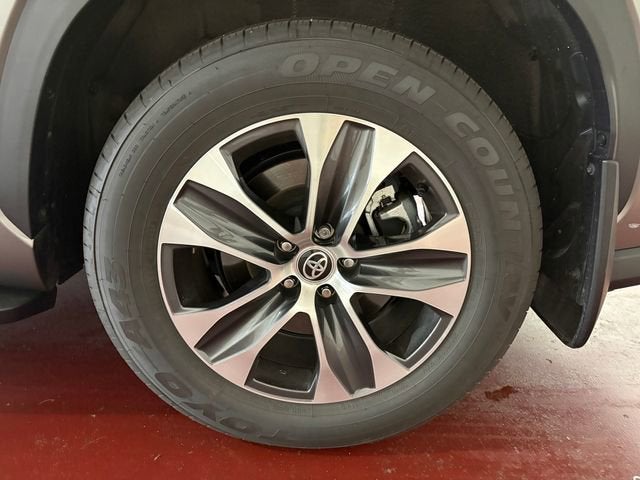 2025 Toyota Highlander XLE