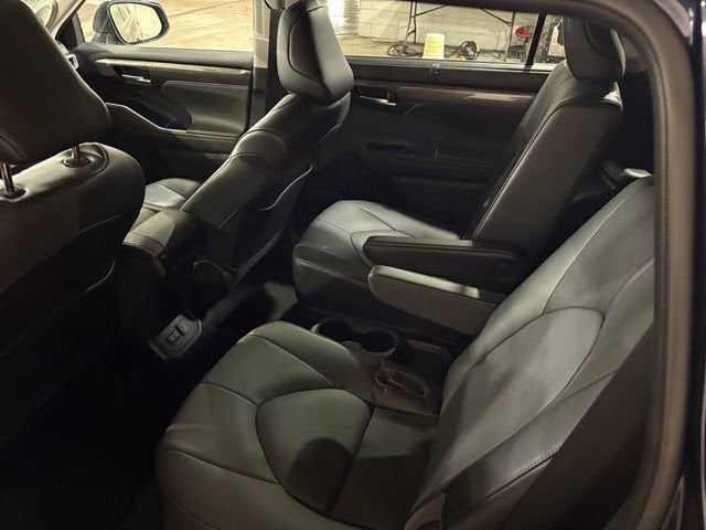 2022 Toyota Highlander Hybrid Limited