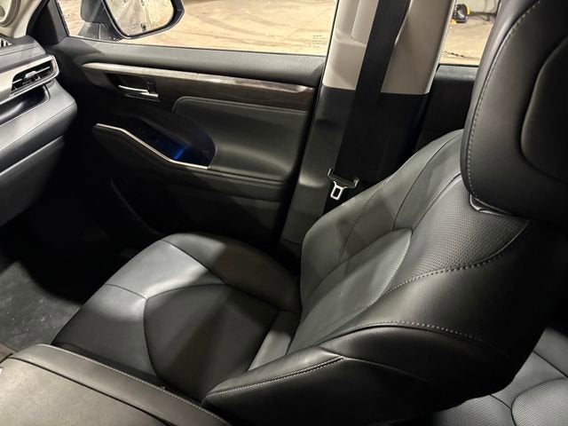 2022 Toyota Highlander Hybrid Limited