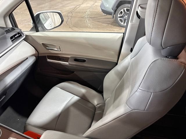 2024 Toyota Sienna XLE 8 Passenger