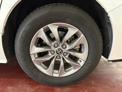 2024 Toyota Sienna XLE 8 Passenger