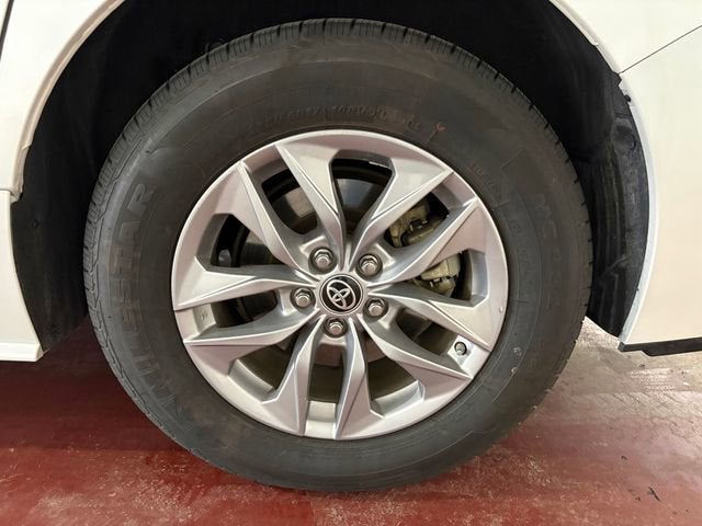 2024 Toyota Sienna XLE 8 Passenger