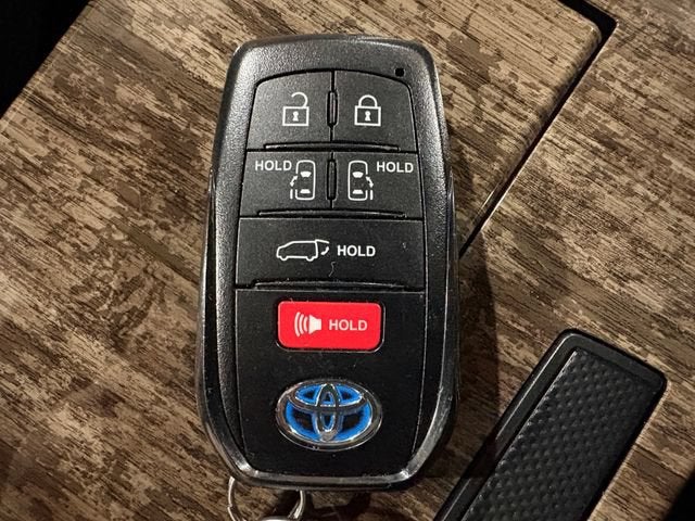 2025 Toyota Sienna Limited 7 Passenger
