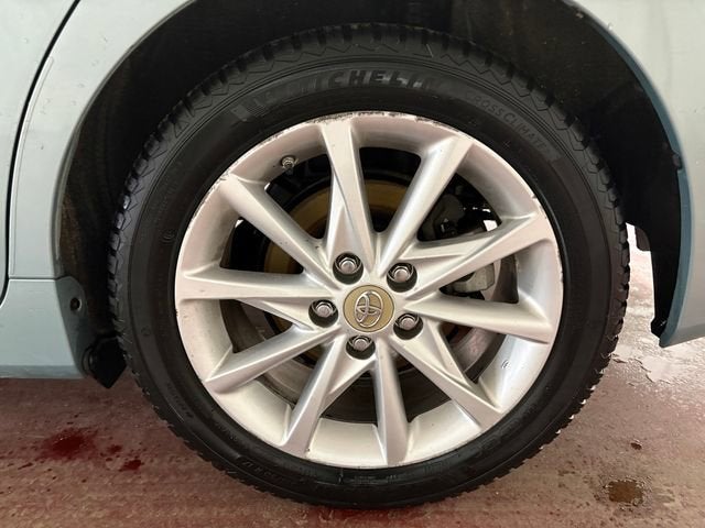 2013 Toyota Prius v Five