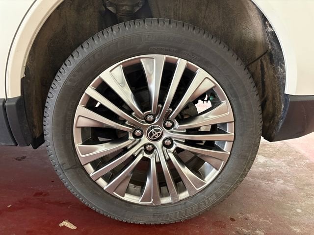 2022 Toyota Venza XLE